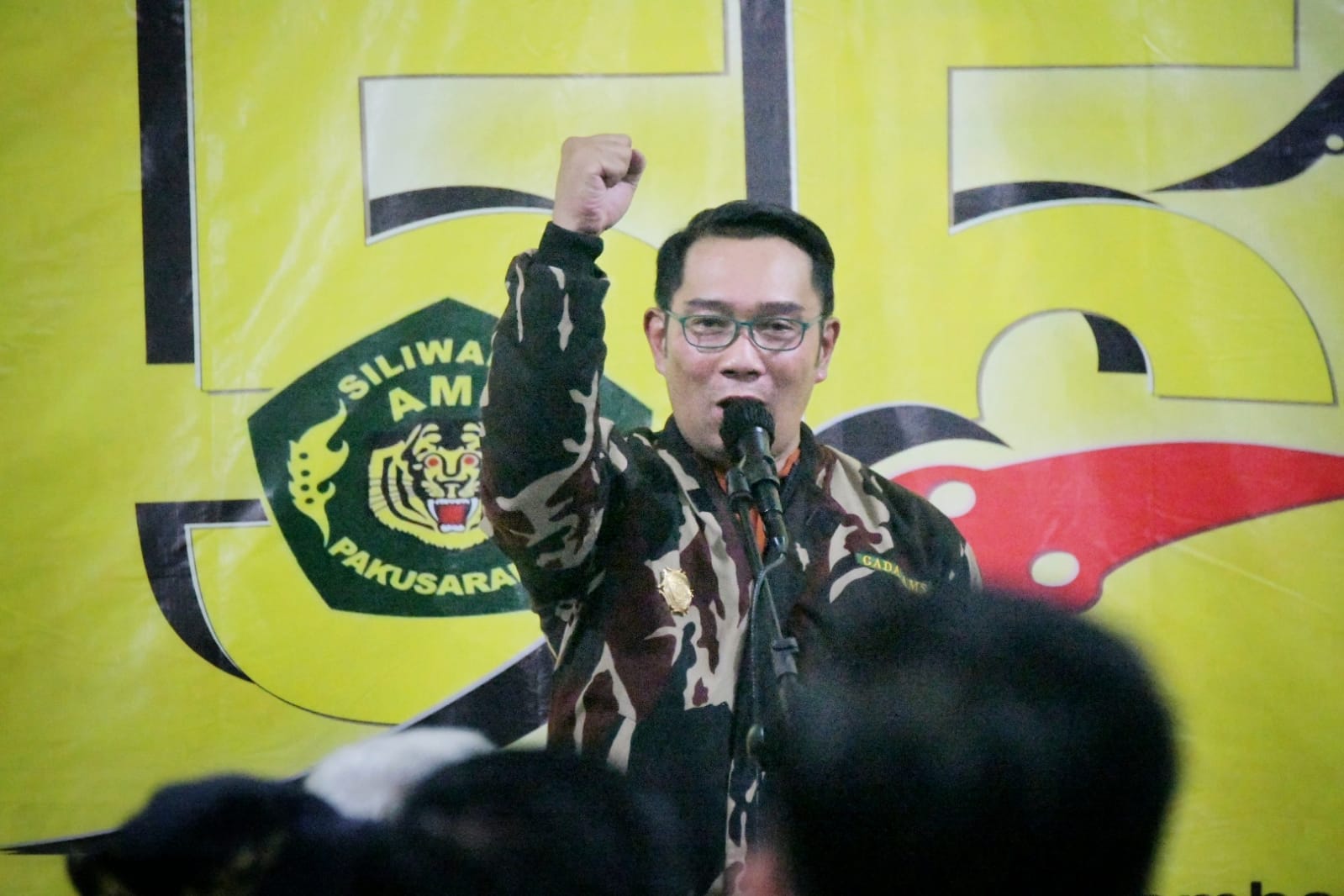 Gubernur Jawa Barat (Jabar) Ridwan Kamil menghadiri malam tasyakur HUT Angkatan Mudah Siliwangi (AMS) ke-55 Tahun di Sekretariat Jenderal AMS, Jl. Braga, Kota Bandung, Selasa (9/11/2021) malam. (Foto: Denny Alung/Biro Adpim Jabar)
