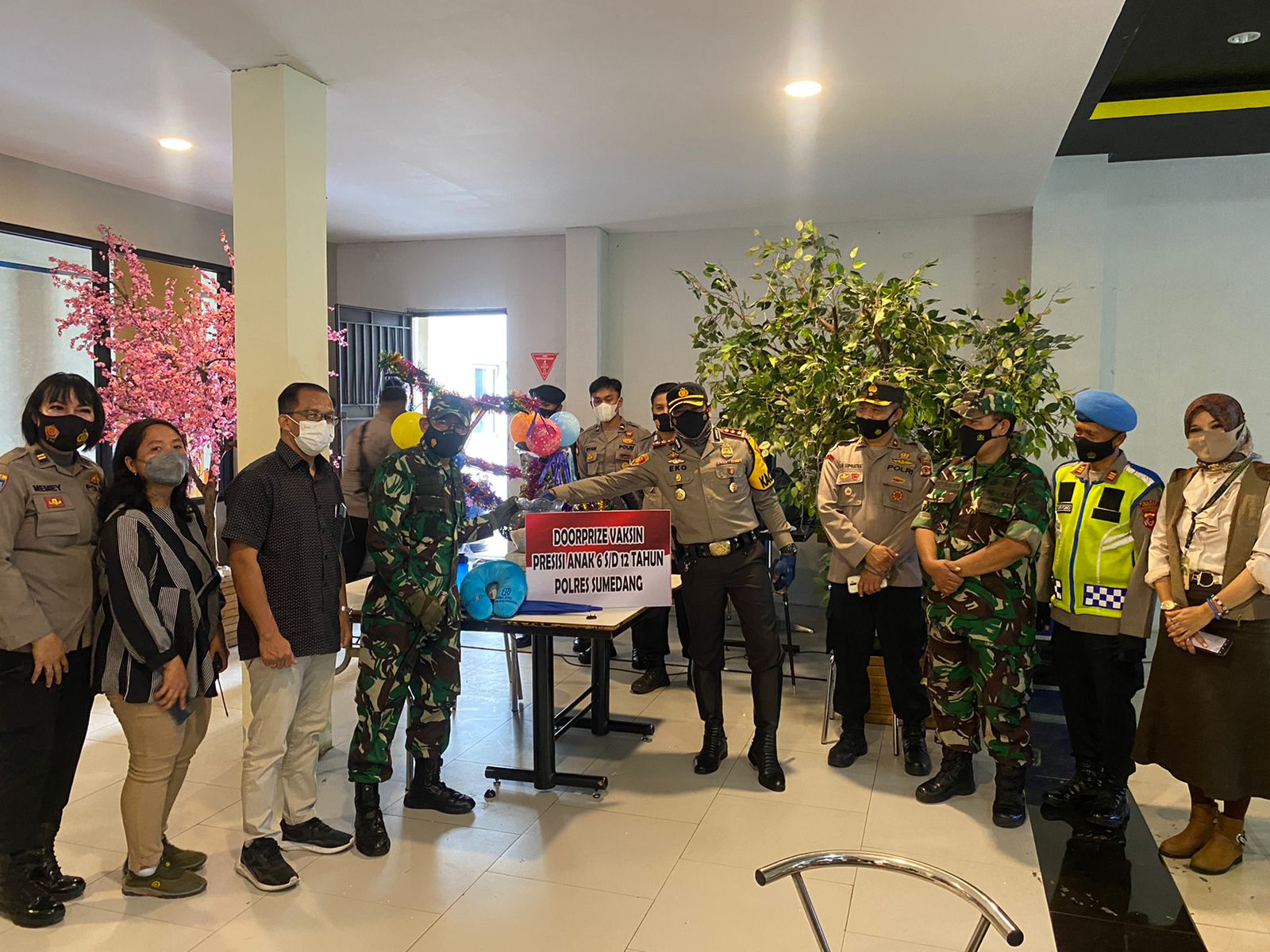 , Dandim 0610/Sumedang Letkol Infanteri Zaenal Mustofa didampingi Kapolres Sumedang AKBP Eko Prasetyo Robbyanto 
