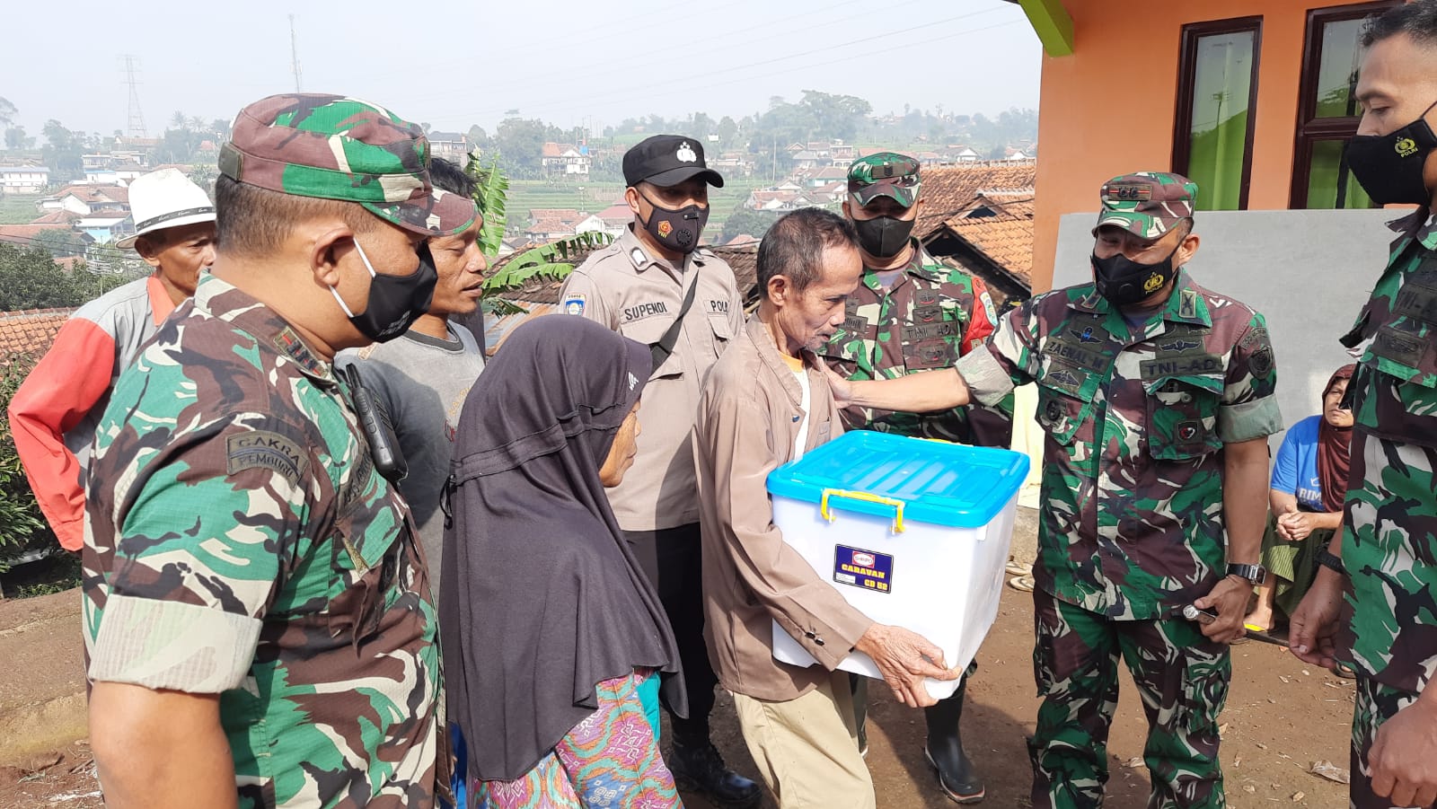 Komandan Kodim (Dandim) 0610/Sumedang Inf Zaenal Mustofa S.E.,M.Si di dampingi Danramil 1004/Tjs Kapten inf Agus Hermawan