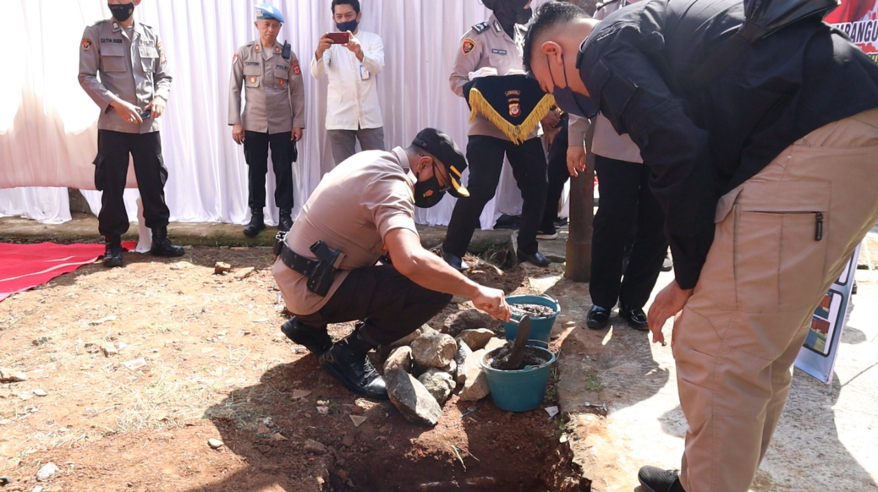 Kapolres Sumedang AKBP Eko Prasetyo Robbyanto ,Saat Peletakan Batu Pertama