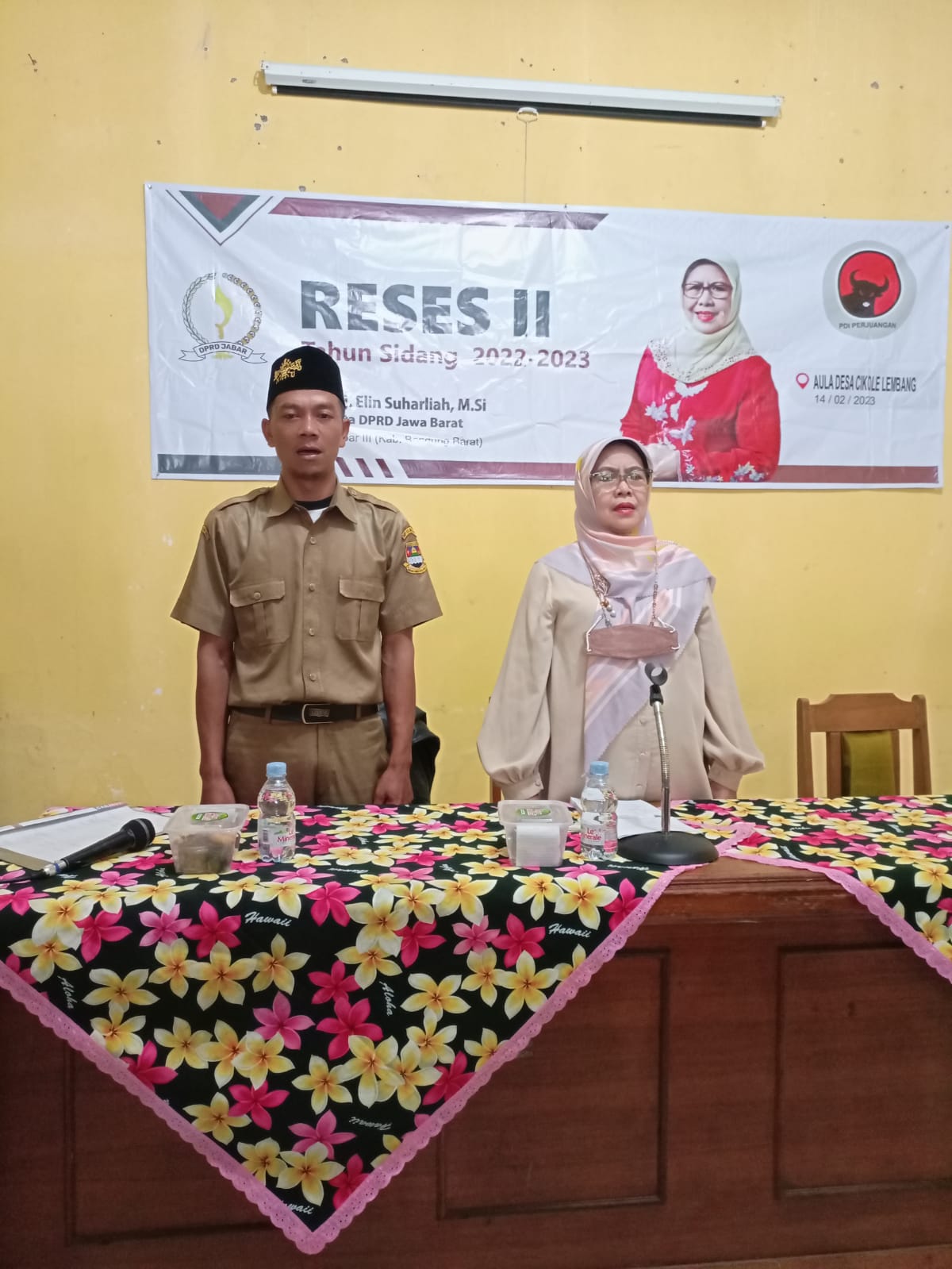 Keterangan poto : Anggota DPRD Provinsi Jawa Barat, Dapil Kab. Bandung Barat, Dra. Hj. Elin Suharliah, M.Si menggelar Reses II Tahun Sidang 2022-2023, Drs.H.Mahfoedin.M.M Ketua BPD. Desa Cikole.