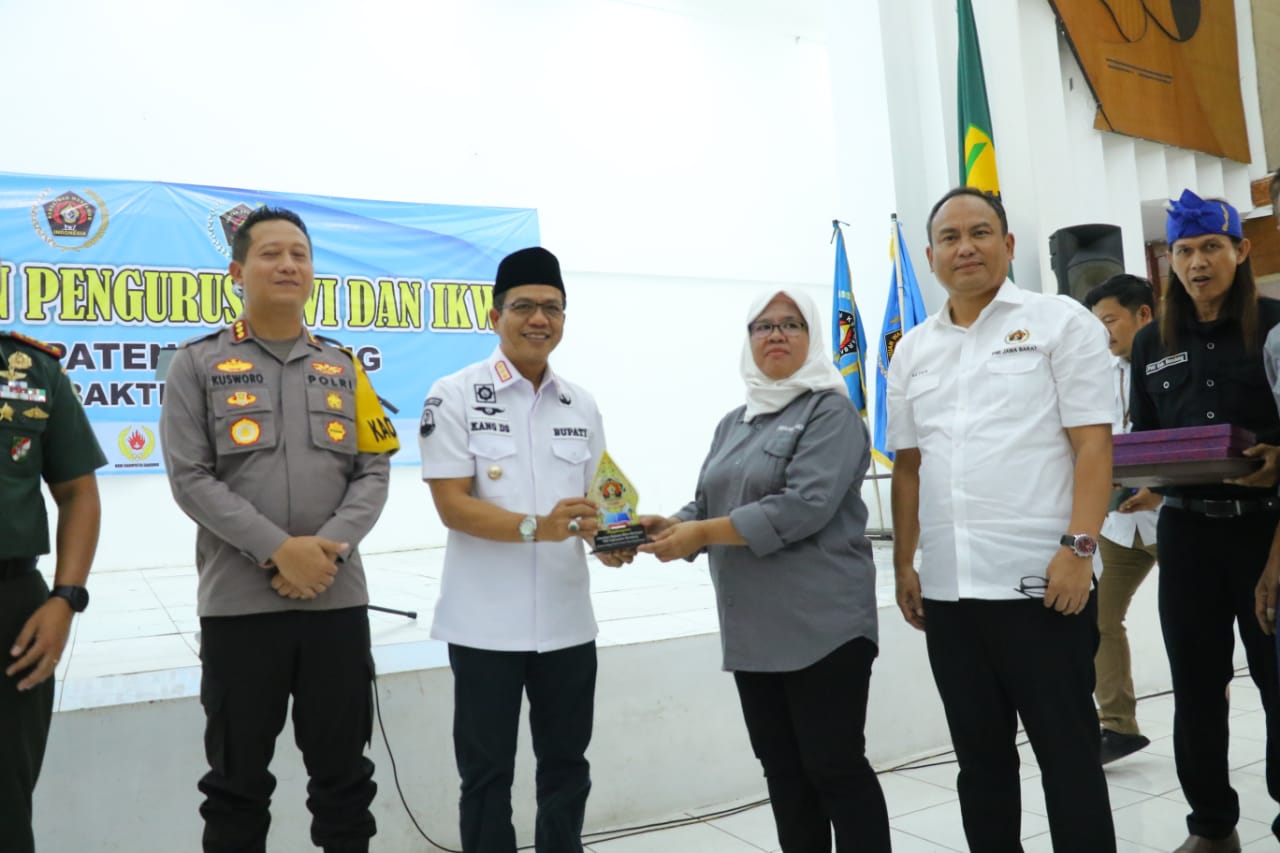 Bupati Bandung Ucapkan Selamat Atas Pelantikan Pengurus PWI Dan IKWI ...