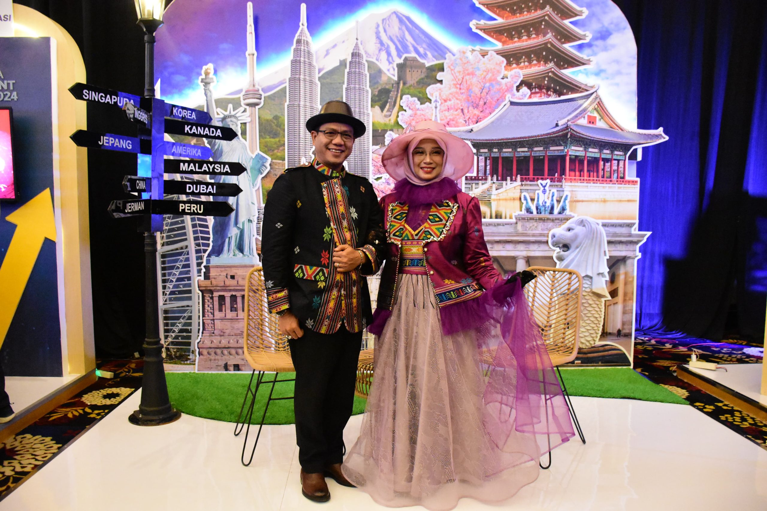 Dadang Supriatna Dan Ketua Dekranasda Emma Dety Permanawaty/Dok Humas/Dhany