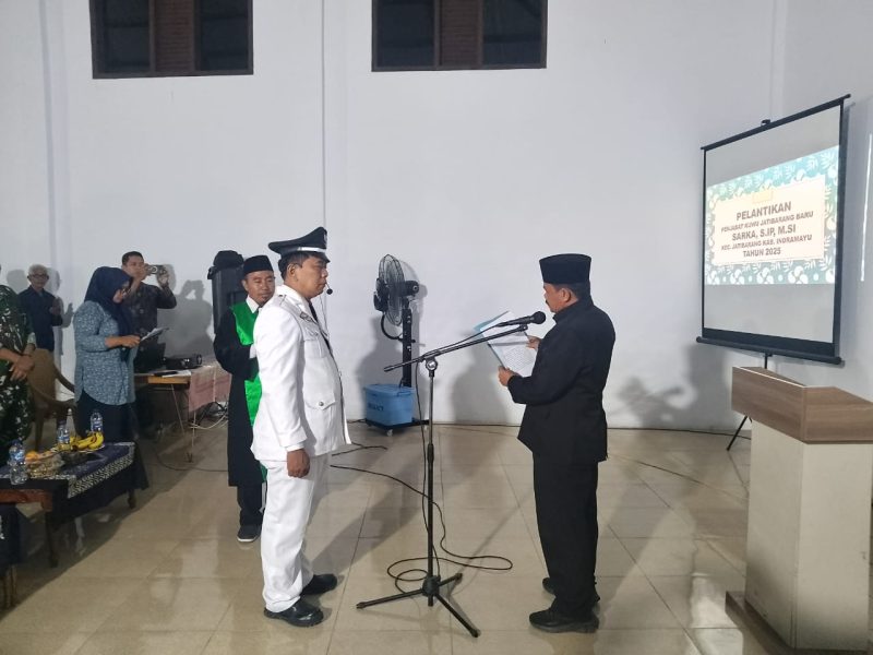 Sarka S.IP., M.Si Resmi Dilantik Sebagai Penjabat Kuwu Desa Jatibarang Baru
/Dok Kamal