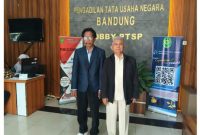 DOK Foto; H Wiyadi didampingi Kuasa Hukumnya H Dudung Badrun SH MH di PTUN Bandung