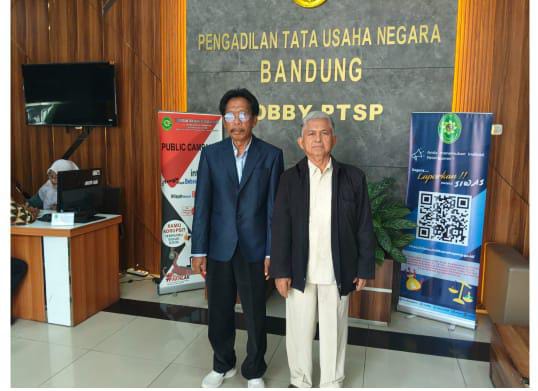 DOK Foto; H Wiyadi didampingi Kuasa Hukumnya H Dudung Badrun SH MH di PTUN Bandung